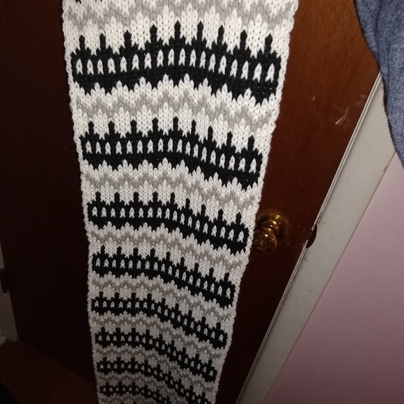 Scarf - Picture 3 of 3